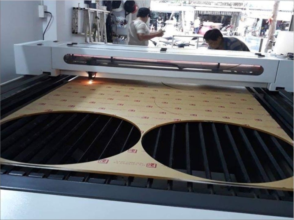 Cắt tấm mica giá rẻ lấy ngay tại hà nội 